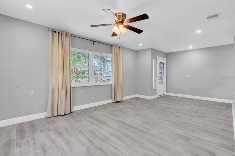 4 bedroom Single Family Residence at 5619 Denver Street, Shore Acres Bayou Grande Sec, St Petersburg — photo 4