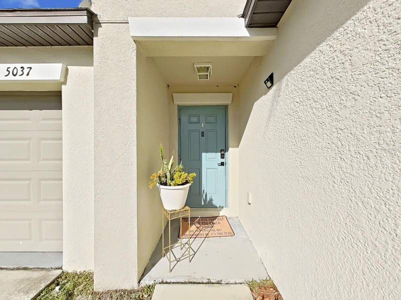 4 bedroom Single Family Residence at 5037 White Chicory Drive, Leisey Sub, Apollo Beach — photo 2