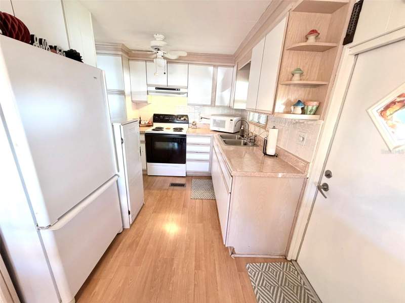 2 bedroom Mobile Home at 2224 Ca D Oro Drive, Venetian Estates, Sarasota — photo 4