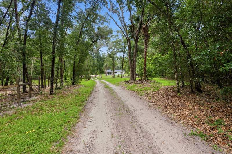 2 bedroom Single Family Residence at 1095 S Ridgewood Avenue, Deland, Deland — photo 3