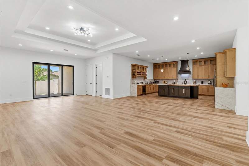 4 bedroom Single Family Residence at 2914 W Walnut Street, Mac Farlanes Rev Map Of Add, Tampa — photo 4