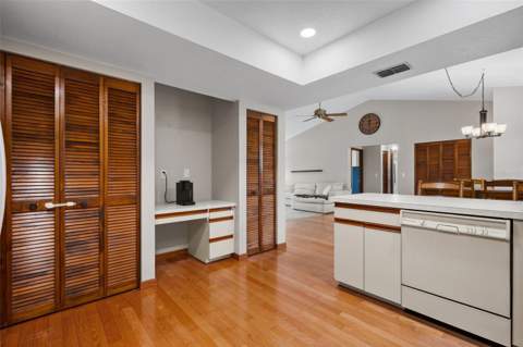 8012 Lake Drive, Palmetto FL - photo 9 of 27