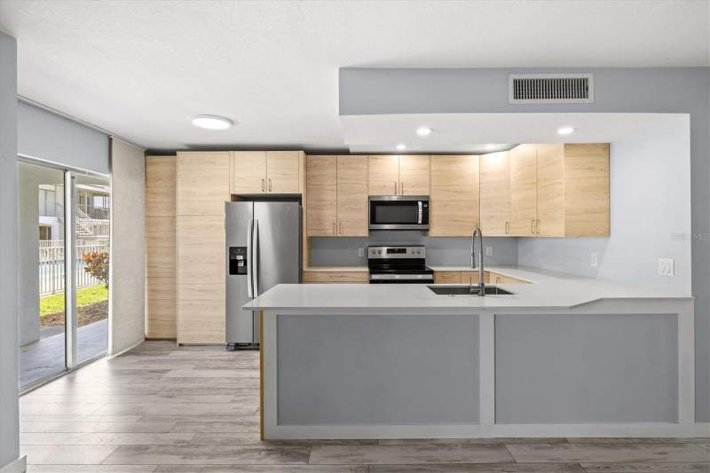 2 bedroom Condominium at 4035 S School Avenue #C5, Oakwood Gardens, Sarasota — photo 3