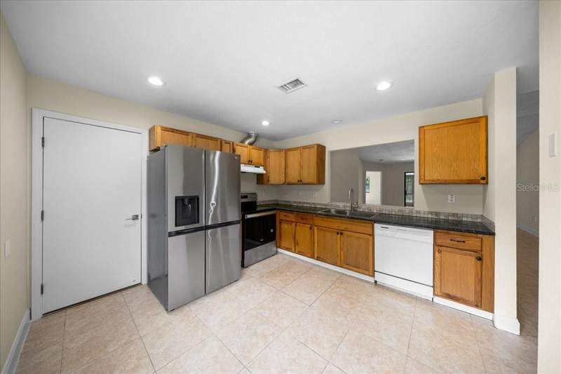 3 bedroom Half Duplex at 5059 SW 196th Avenue, Rainbow Acres Add 02, Dunnellon — photo 4