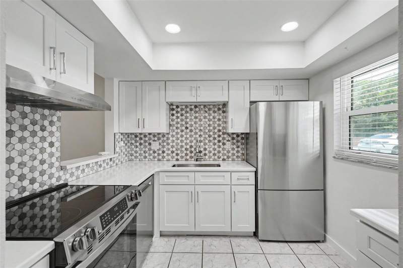 2 bedroom Condominium at 4805 Alt 19 #114, Cove Spgs Condo, Palm Harbor — photo 5