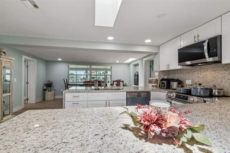 3 bedroom Single Family Residence at 12617 4th Isle, Leisure Beach, Hudson — photo 4