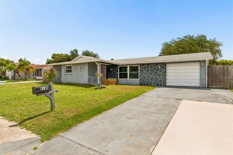 2 bedroom Single Family Residence at 9140 Cochise Lane, Embassy Hills, Port Richey — photo 2
