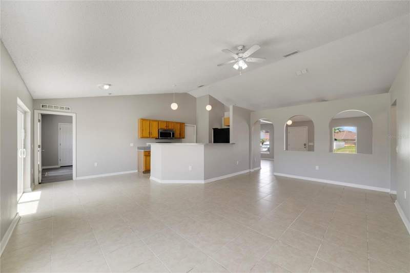 4 bedroom Single Family Residence at 529 Peace Drive, Poinciana Nbrhd 05 Village 07, Poinciana — photo 2