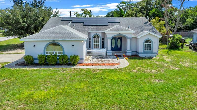 3 bedroom Single Family Residence at 10110 Henderson Street, Spring Hill, Spring Hill — photo 2