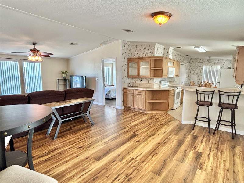 3 bedroom Manufactured Home at 136 Americana Court #230, Mobel Americana Mobile Home Park Unrec, St Petersburg — photo 5