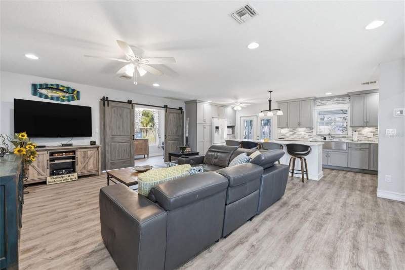 3 bedroom Single Family Residence at 4339 50th Avenue, Maximo Moorings, St Petersburg — photo 4