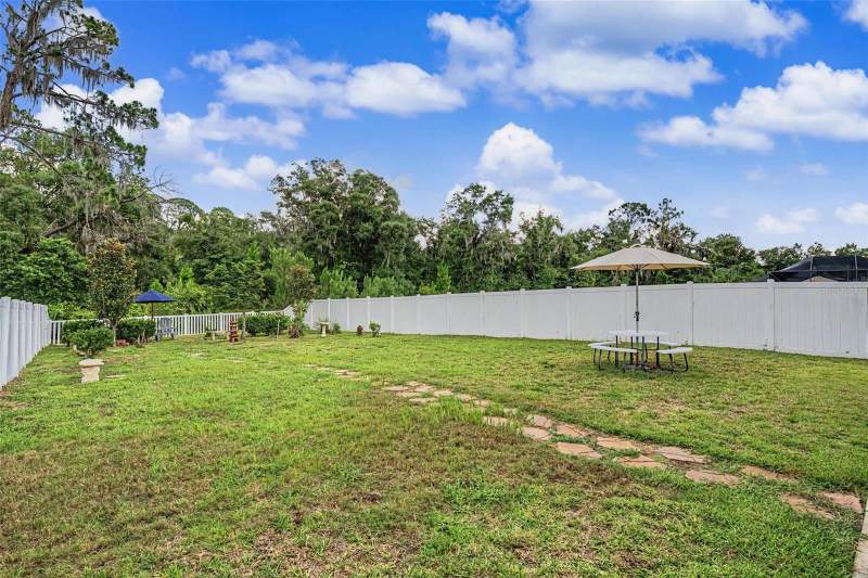 4 bedroom Single Family Residence at 13411 Willow Bluestar Loop, South Fork Sunstone Ridge, Riverview — photo 3