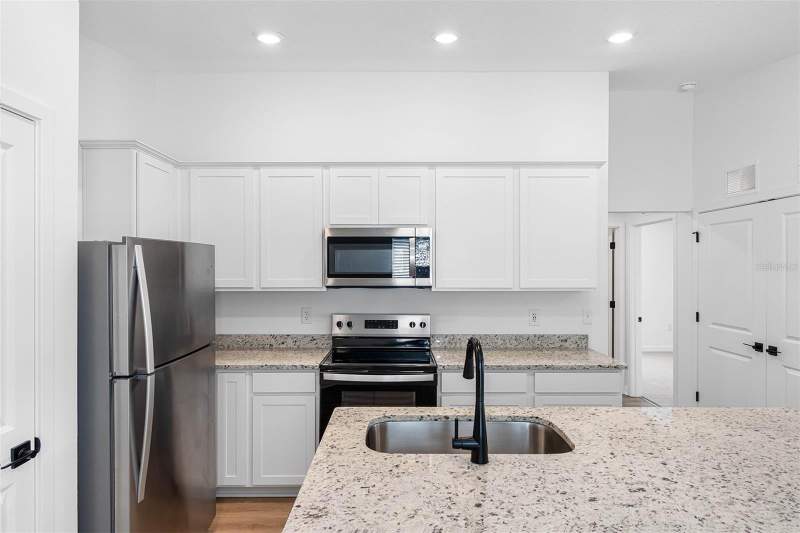 4 bedroom Single Family Residence at 15197 Duck Hawk Road, Royal Highlands, Brooksville — photo 4