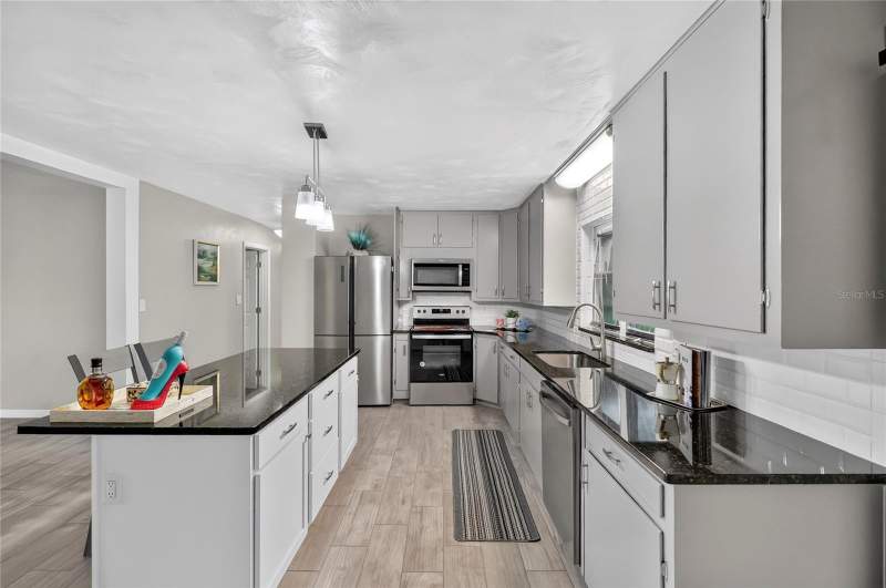 4 bedroom Single Family Residence at 1075 8th Street, Haven Shores, Winter Haven — photo 4