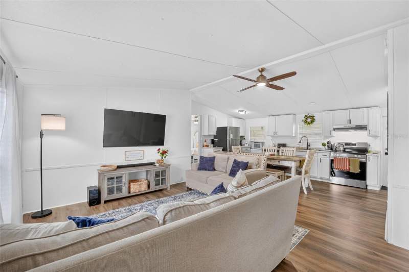 3 bedroom Manufactured Home at 4030 Rolling Hills Court, Rolling Hills, Lake Wales — photo 3