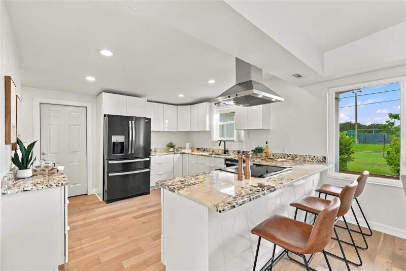 3 bedroom Single Family Residence at 2110 Alcazar Way, Lakewood Estates Sub Of Tr 14, St Petersburg — photo 5
