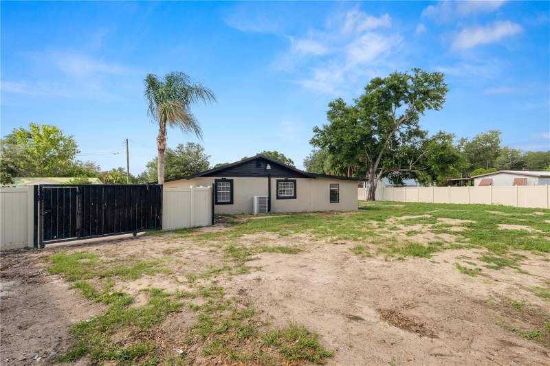 6 bedroom Single Family Residence at 4120 Orange Avenue, Unre Sabel Palm Park Add, Mulberry — photo 4