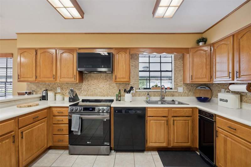 4 bedroom Single Family Residence at 534 Minnow Court, Lake Marian Shores, Kenansville — photo 5
