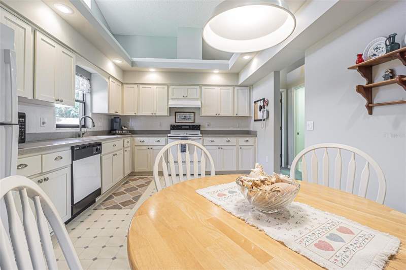 3 bedroom Single Family Residence at 13837 Leroux Drive, The Preserve At Fairway Oaks, Hudson — photo 4