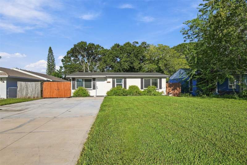 3 bedroom Single Family Residence at 1684 Coral Way, Coral Heights Sub, Largo — photo 2