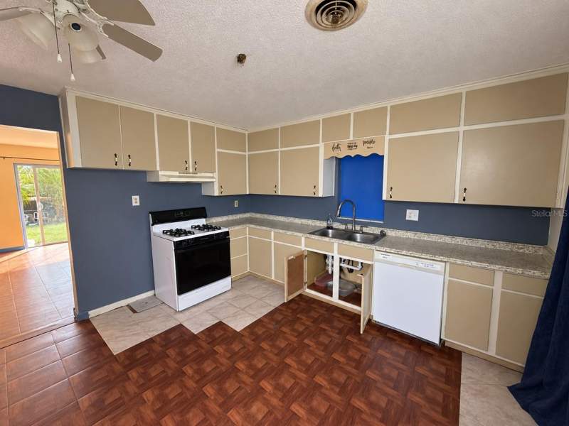 4 bedroom Single Family Residence at 751 NE 30th Avenue, Country Estate, Ocala — photo 5