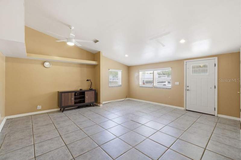 2 bedroom Single Family Residence at 7207 S West Shore Boulevard, Port Tampa City Map, Tampa — photo 4