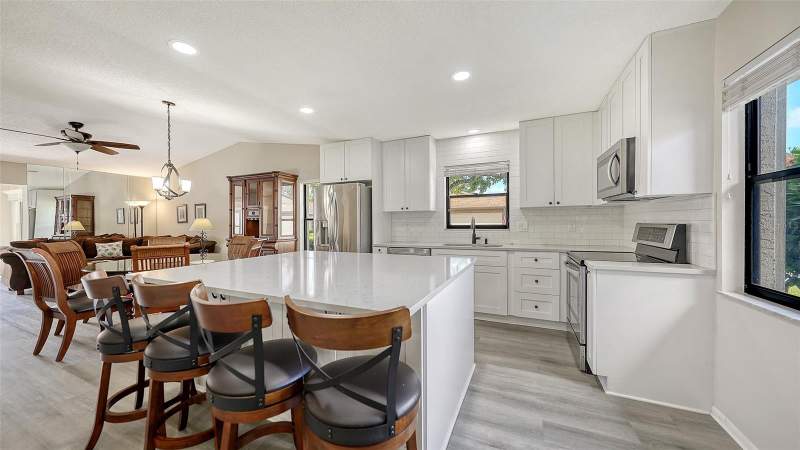 2 bedroom Condominium at 510 Oak Hill Circle #9, Village Oaks Sec D, Sarasota — photo 4