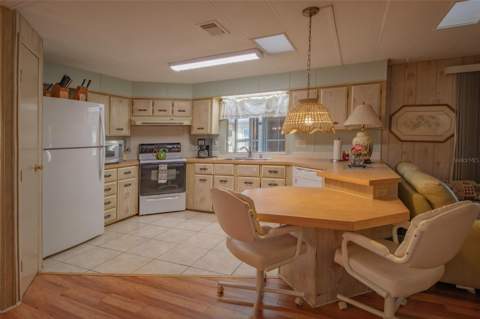 9141 Salisbury Drive, Brooksville FL - photo 17 of 56