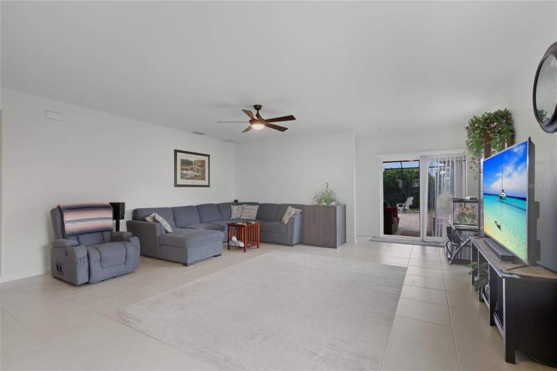 3 bedroom Single Family Residence at 314 SE Van Loon Terrace, Cape Coral, Cape Coral — photo 5