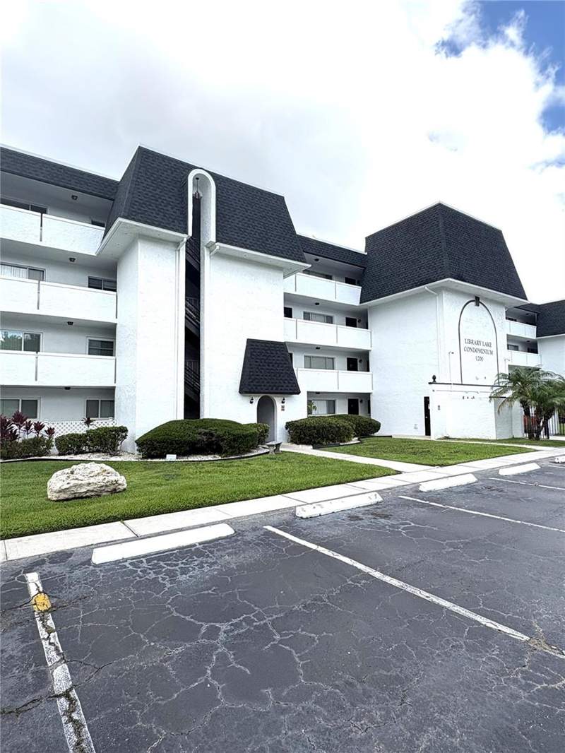 2 bedroom Condominium at 1200 37th Street #107, Library Lake Condo Apts, St Petersburg — photo 3