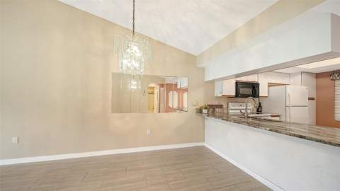 7652 Eagle Creek Drive #7598, Sarasota FL - photo 16 of 66