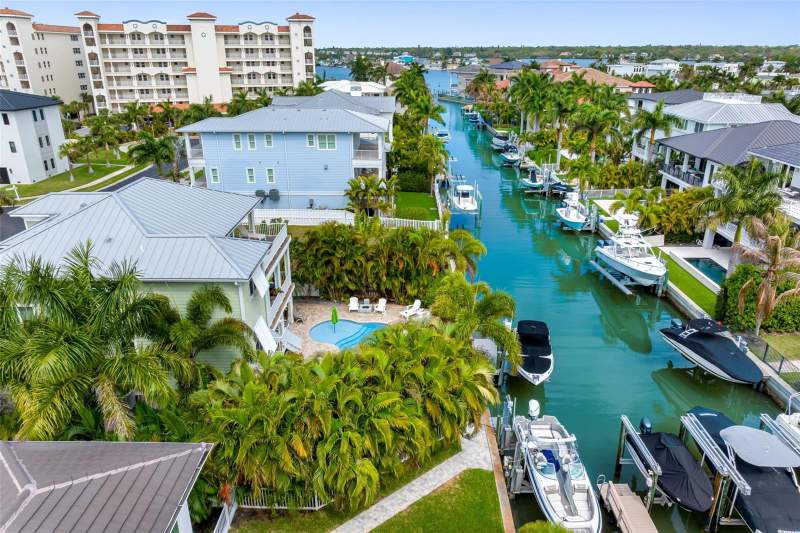 4 bedroom Single Family Residence at 124 Forest Hills Drive, Redington Shores Yacht & Tennis Club, Redington Shores — photo 3