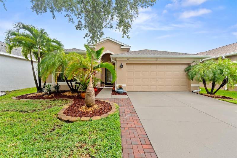 901 PARKER DEN DRIVE home for sale in Bahia Lakes