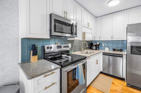 5102 Coquina Key Drive #D, St Petersburg FL - photo 7 of 41