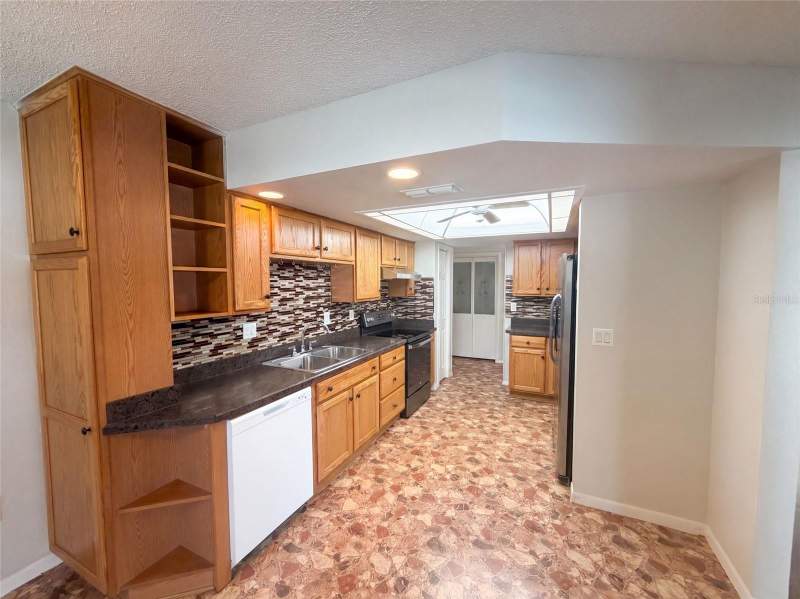 3 bedroom Single Family Residence at 11187 Blythville Road, Spring Hill, Spring Hill — photo 3