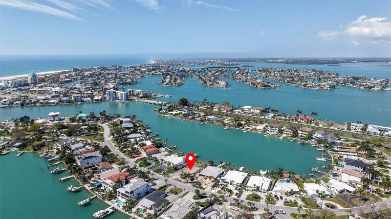 4 bedroom Single Family Residence at 27 Dolphin Drive, Paradise Island 1st Add, Treasure Island — photo 4