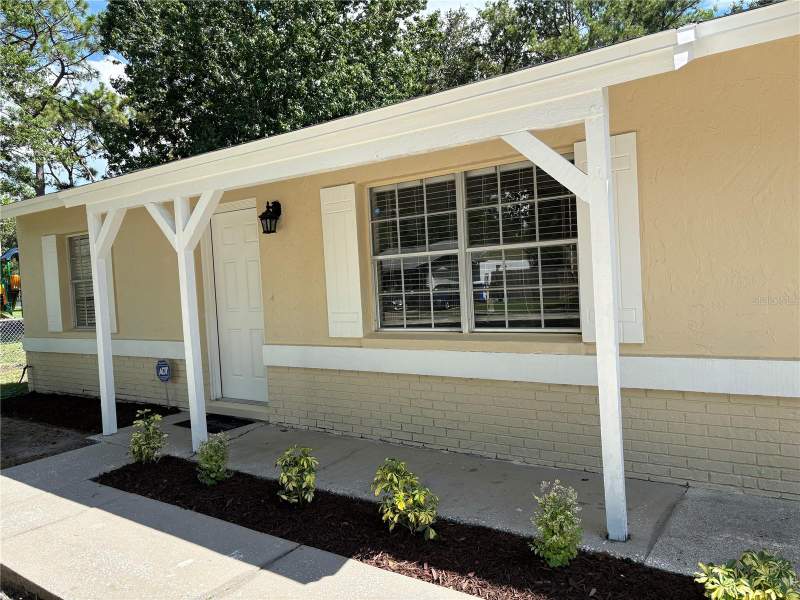 4 bedroom Single Family Residence at 2285 Crystal Grove Lane, Crystal Grove, Lakeland — photo 3