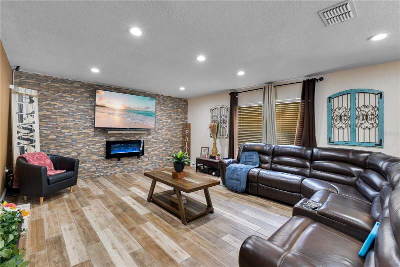 5 bedroom Single Family Residence at 5051 PLYMOUTH TURTLE CIRCLE, SOUTHERN PINES UNIT 1, ST CLOUD — photo 3
