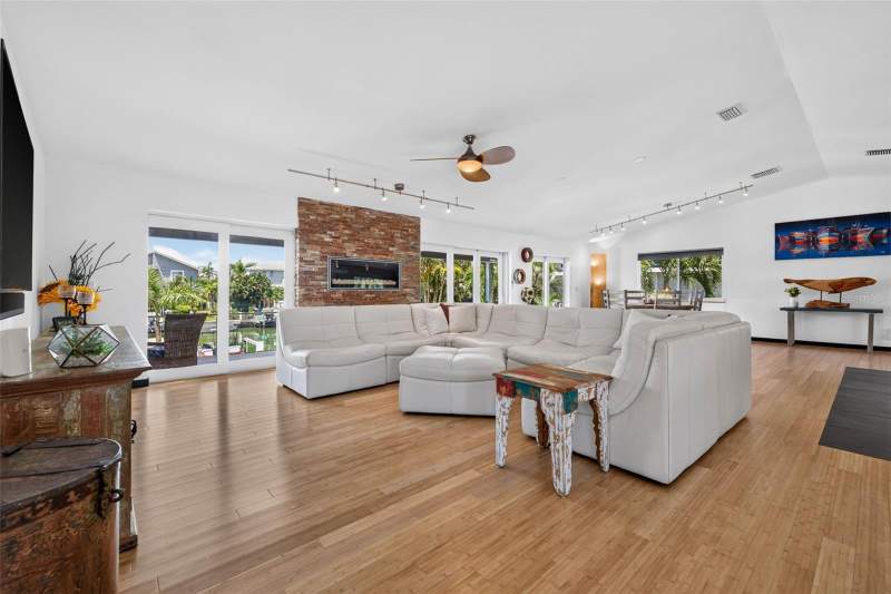 4 bedroom Single Family Residence at 113 7th Street, Tierra Verde Unit 1 1st Rep, St Petersburg — photo 3