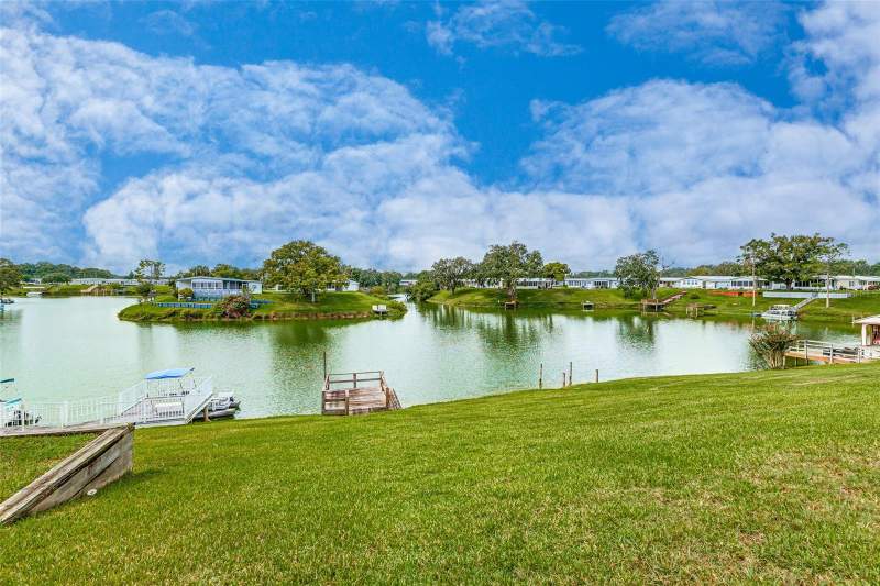 2 bedroom Manufactured Home at 2055 S Floral Avenue #224, Floral Lakes, Bartow — photo 2