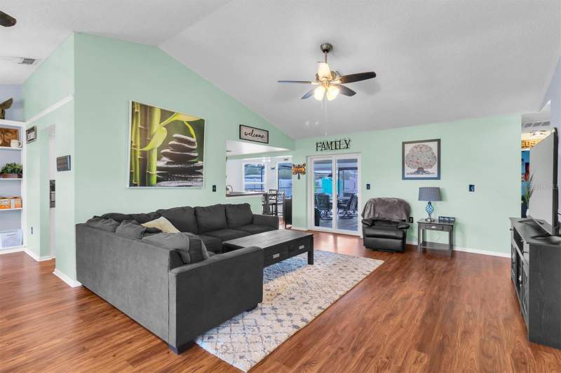 3 bedroom Single Family Residence at 10513 Blythville Road, Spring Hill, Spring Hill — photo 4