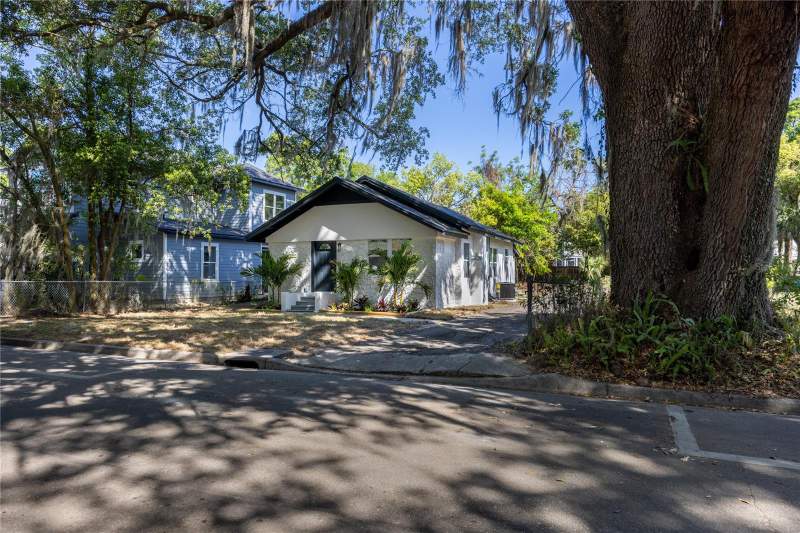 2 bedroom Single Family Residence at 418 NW 3rd Avenue, Brush Add To Gville, Gainesville — photo 3