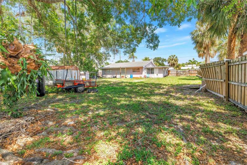 3 bedroom Single Family Residence at 4030 OVERLOOK DRIVE, SHORE ACRES CONNECTICUT AVE REP, ST PETERSBURG — photo 3