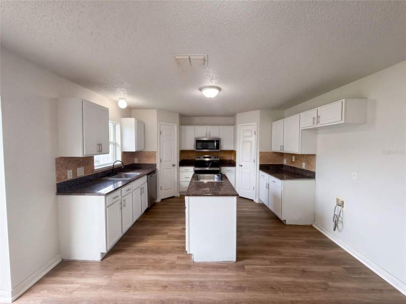 4 bedroom Single Family Residence at 1818 Superior Court, Poinciana Nbrhd 05 Village 07, Poinciana — photo 4