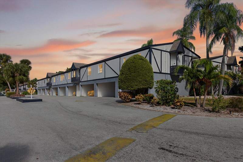 4 bedroom Condominium at 1146 King Arthur Court #110, King Arthurs Court Condo, Dunedin — photo 3