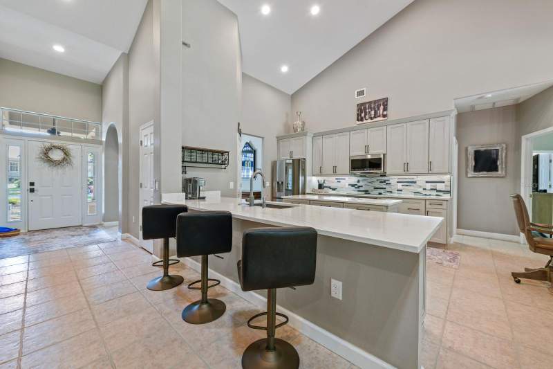 3 bedroom Single Family Residence at 5039 Greenbriar Trail, Mount Dora Country Club Mt Dora Ph 02-4, Mount Dora — photo 4