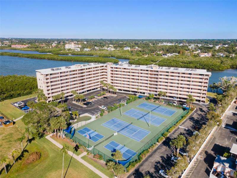 Bay Shores Yacht & Tennis Club