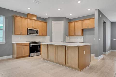 985 Fiesta Key Circle, Lady Lake FL - photo 11 of 56