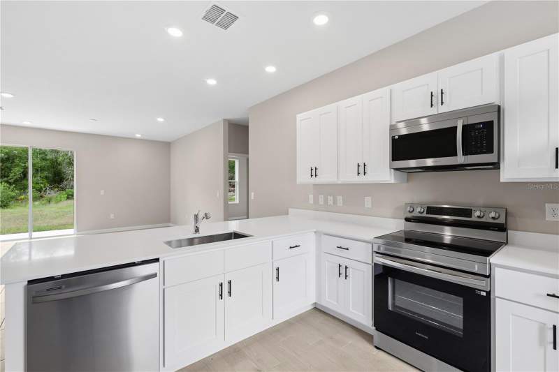 3 bedroom Single Family Residence at 2499 SW 167th Loop, Marion Oaks Un 04, Ocala — photo 2