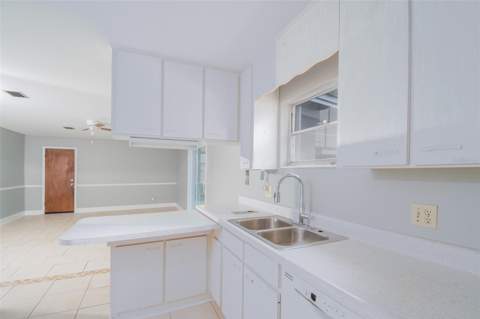 703 NE 6th Place, Gainesville FL - photo 18 of 30